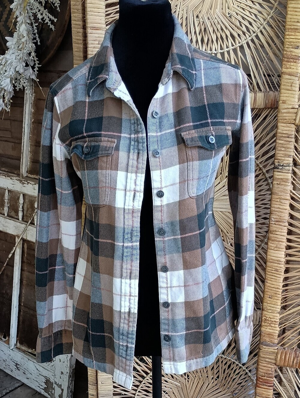 Patagonia Plaid 100 % Cotton Button-Down Shirt Jacket in Brown, Green & Cream_2